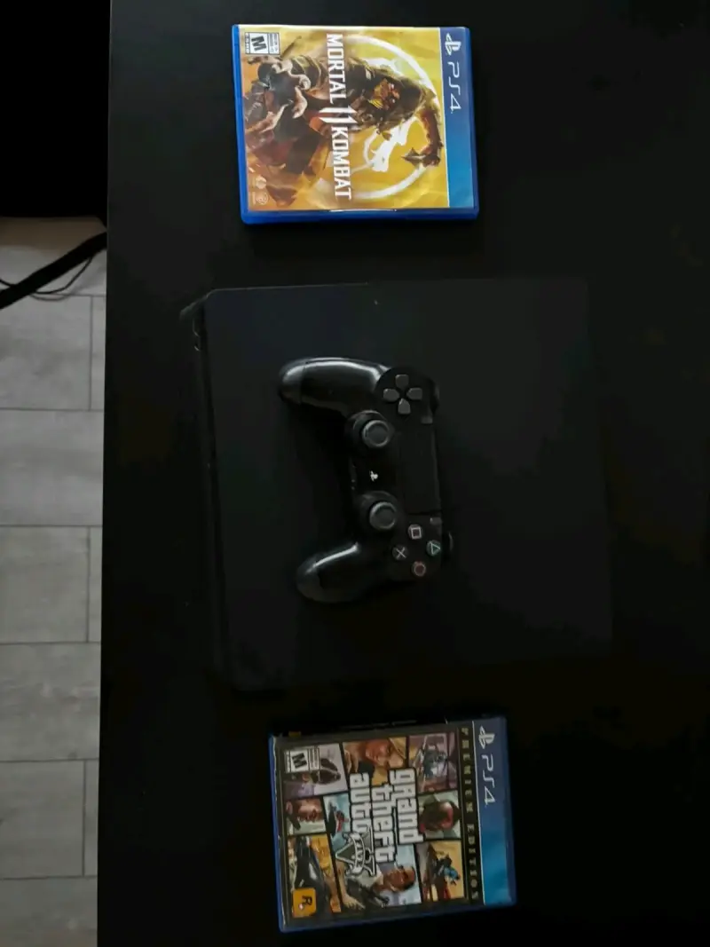 Consola PS4 con dos juegos incluidos - 1