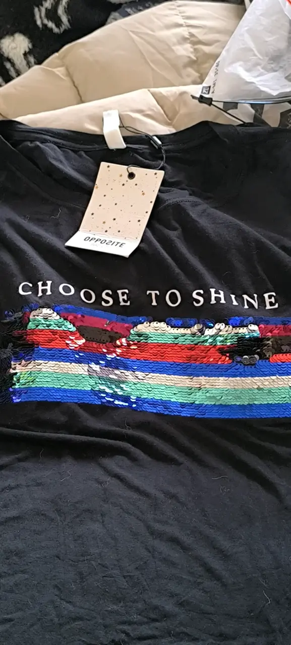 Polera negra con lentejuelas "Choose to Shine" - 3
