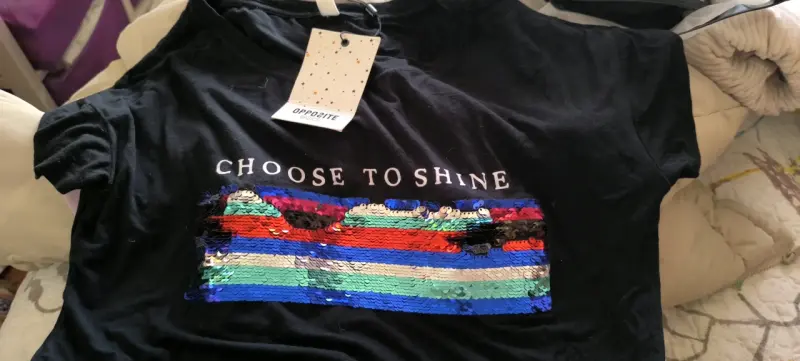 Polera negra con lentejuelas "Choose to Shine" - 4