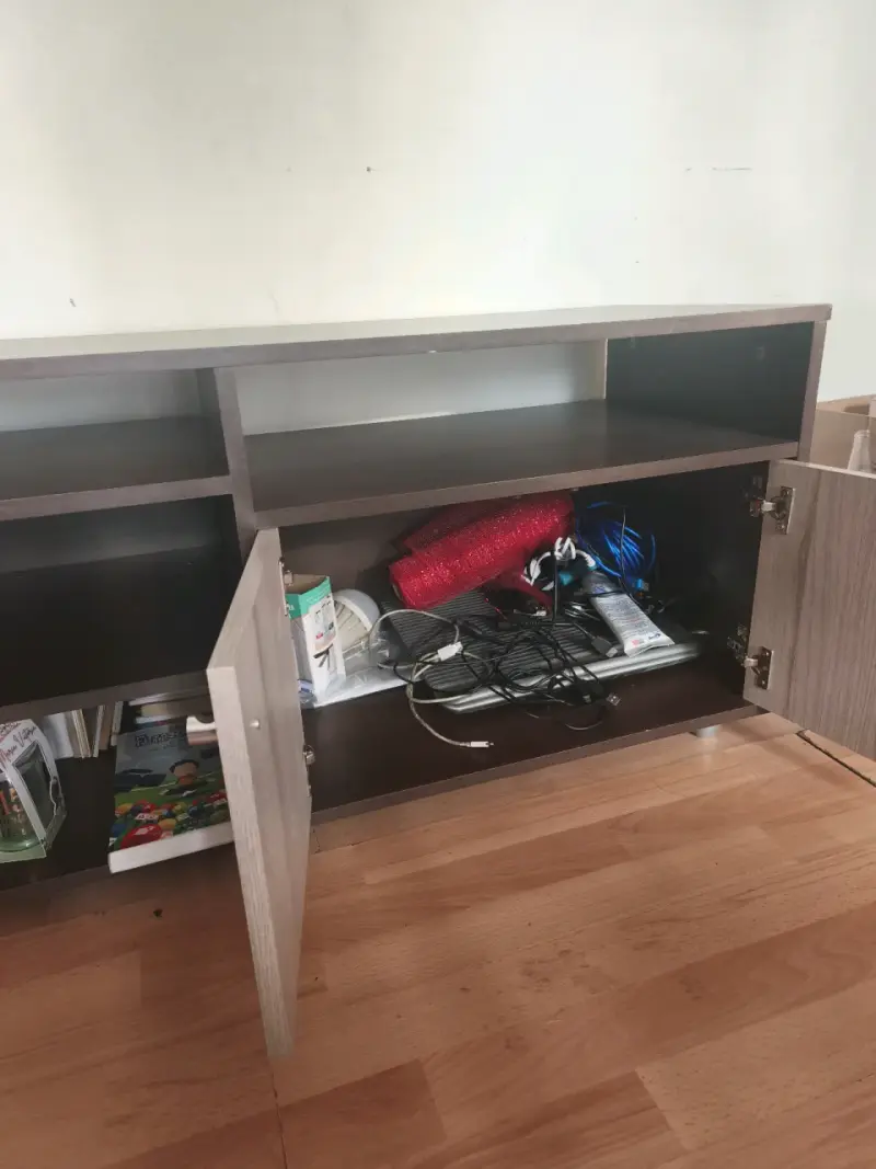 Mueble organizador de madera con puertas - 2
