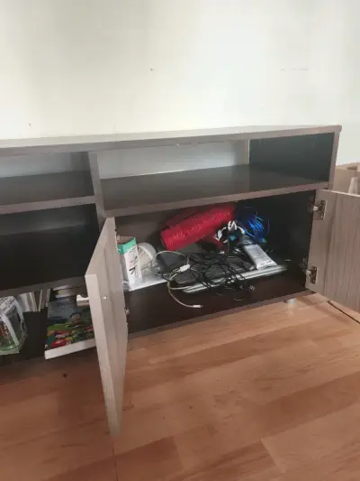 Mueble organizador de madera con puertas - miniatura 2