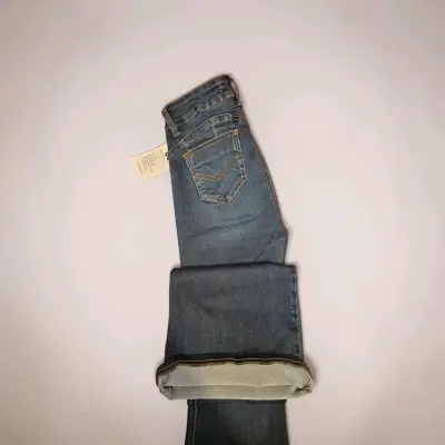 Jeans acampanados de mezclilla azul para mujer - miniatura 2