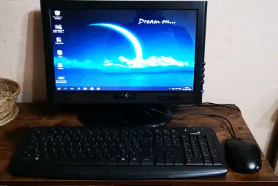Computador de Escritorio Completo con Monitor y Teclado - miniatura 1