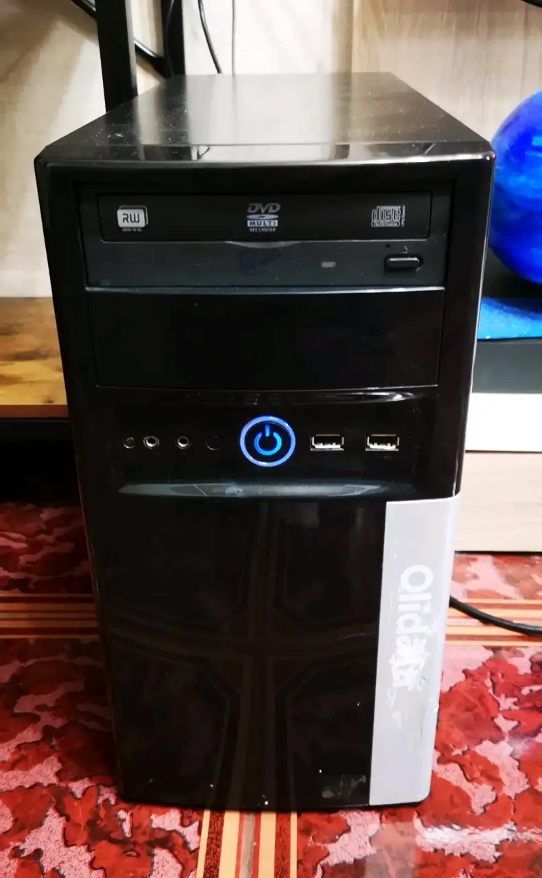 Computador de Escritorio Completo con Monitor y Teclado - 3