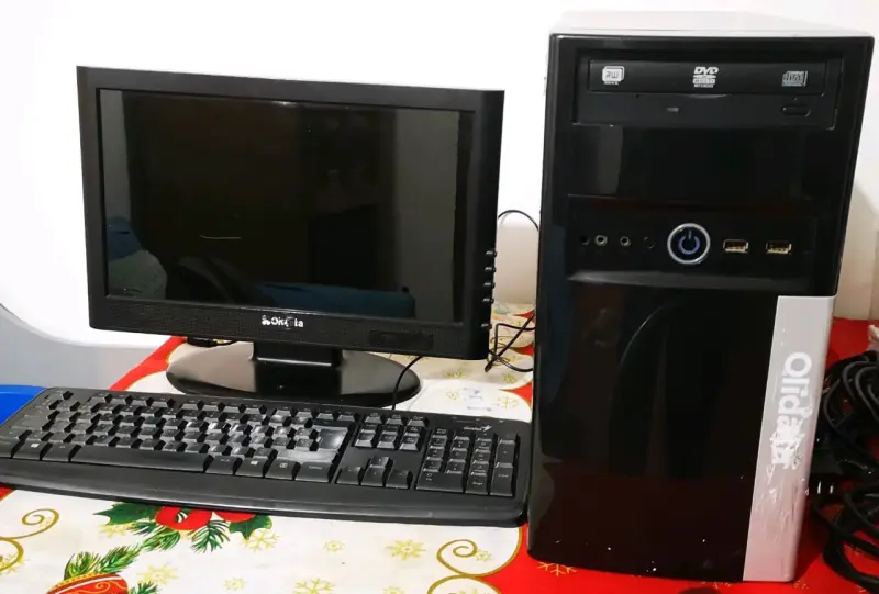 Computador de Escritorio Completo con Monitor y Teclado - 6