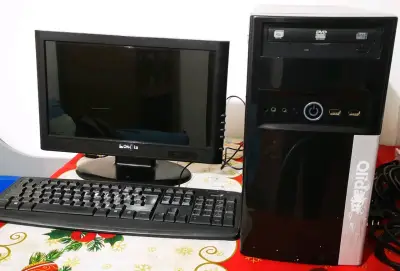 Computador de Escritorio Completo con Monitor y Teclado - miniatura 6