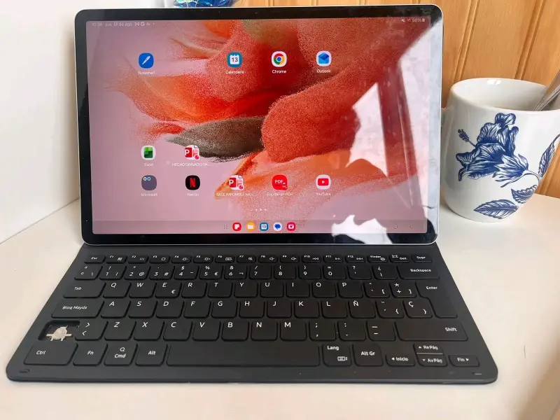 Tablet Samsung Galaxy Tab S7 con teclado. - 1