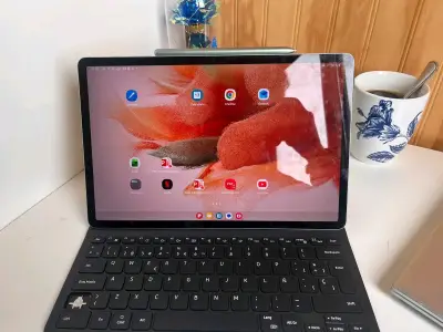 Tablet Samsung Galaxy Tab S7 con teclado. - miniatura 2