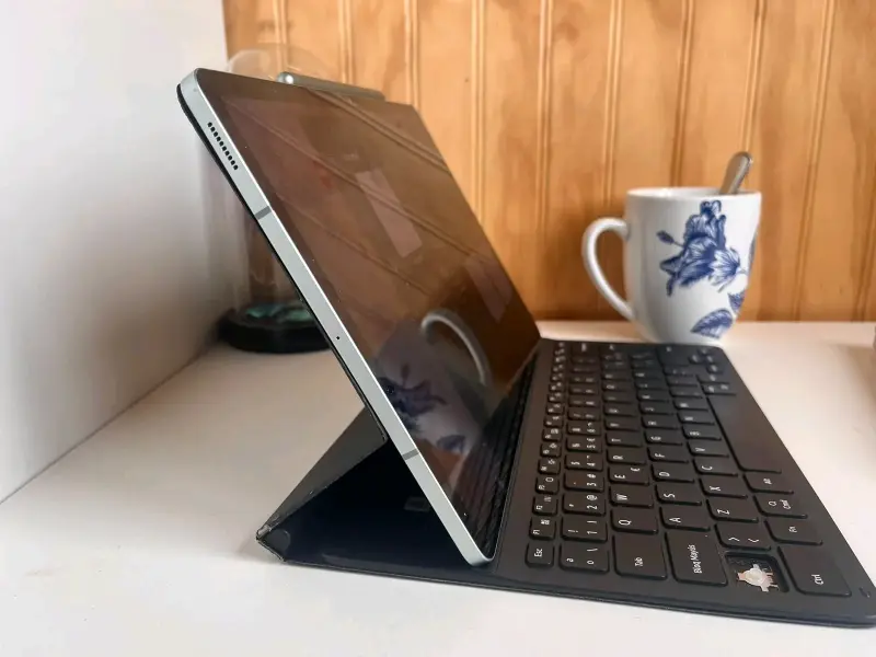 Tablet Samsung Galaxy Tab S7 con teclado. - 3