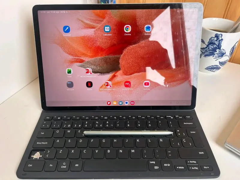 Tablet Samsung Galaxy Tab S7 con teclado. - 4