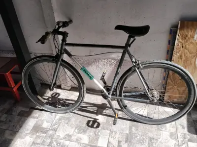 Bicicleta Urbana Yerka Negra en Buen Estado - miniatura 1