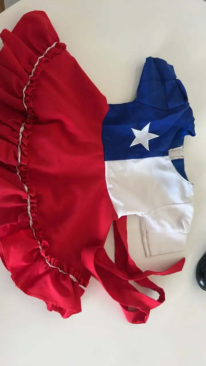 Vestido de niña con diseño bandera chilena - 2