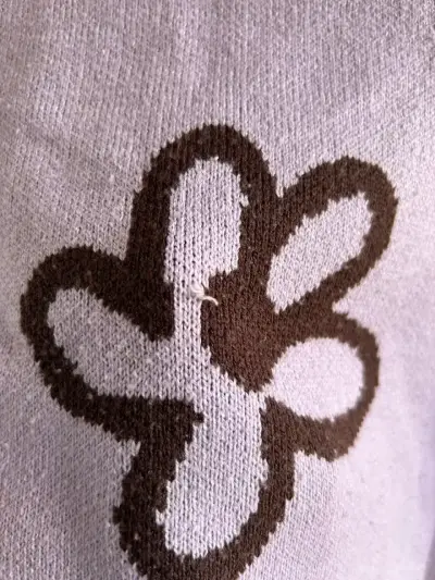 Suéter lila con flores marrones H&M para niña - miniatura 2