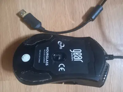 Mouse gamer Gear Hourglass con cable USB - miniatura 3