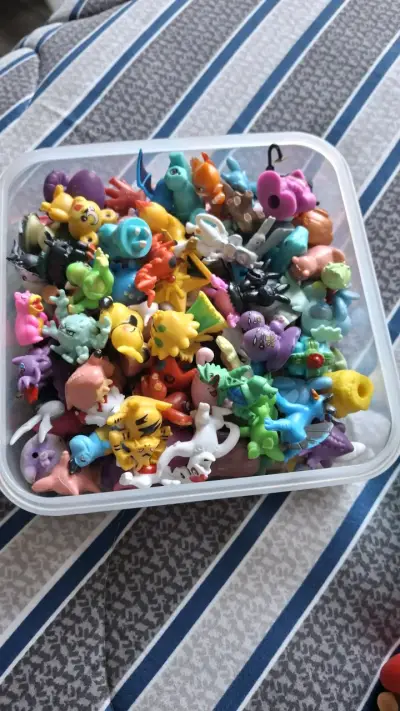 Colección de figuras Pokémon con pokebola - miniatura 3