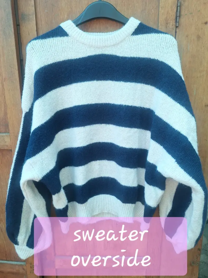 Sweater Oversize Rayado Azul y Blanco