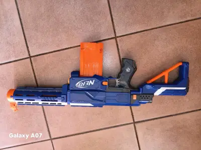 Lanzador Nerf Retaliator azul y naranja - miniatura 2