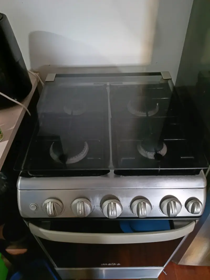 Cocina a gas Mabe de 4 quemadores en buen estado - 3