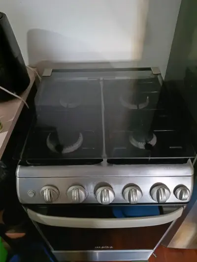 Cocina a gas Mabe de 4 quemadores en buen estado - miniatura 3