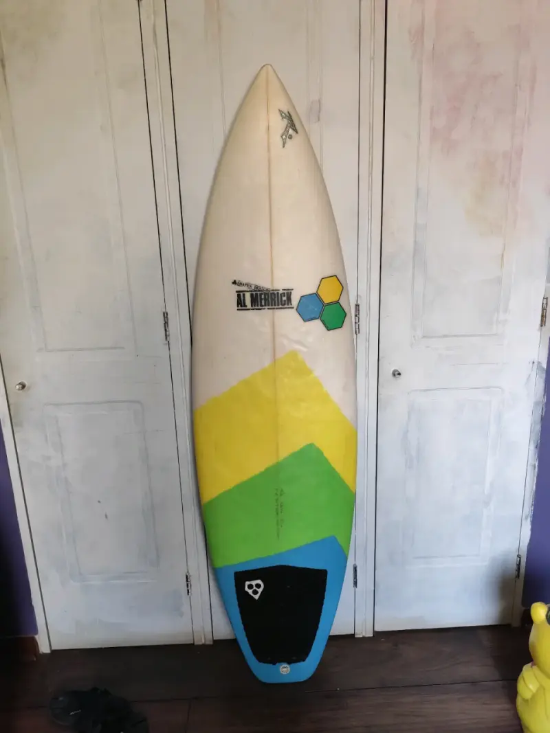 Tabla de surf Al Merrick con diseño colorido - 1