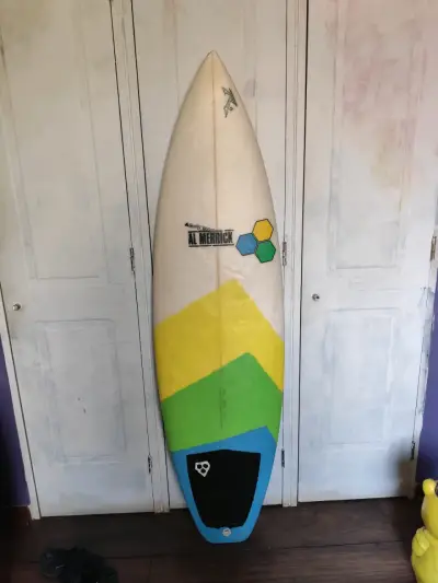 Tabla de surf Al Merrick con diseño colorido - miniatura 1
