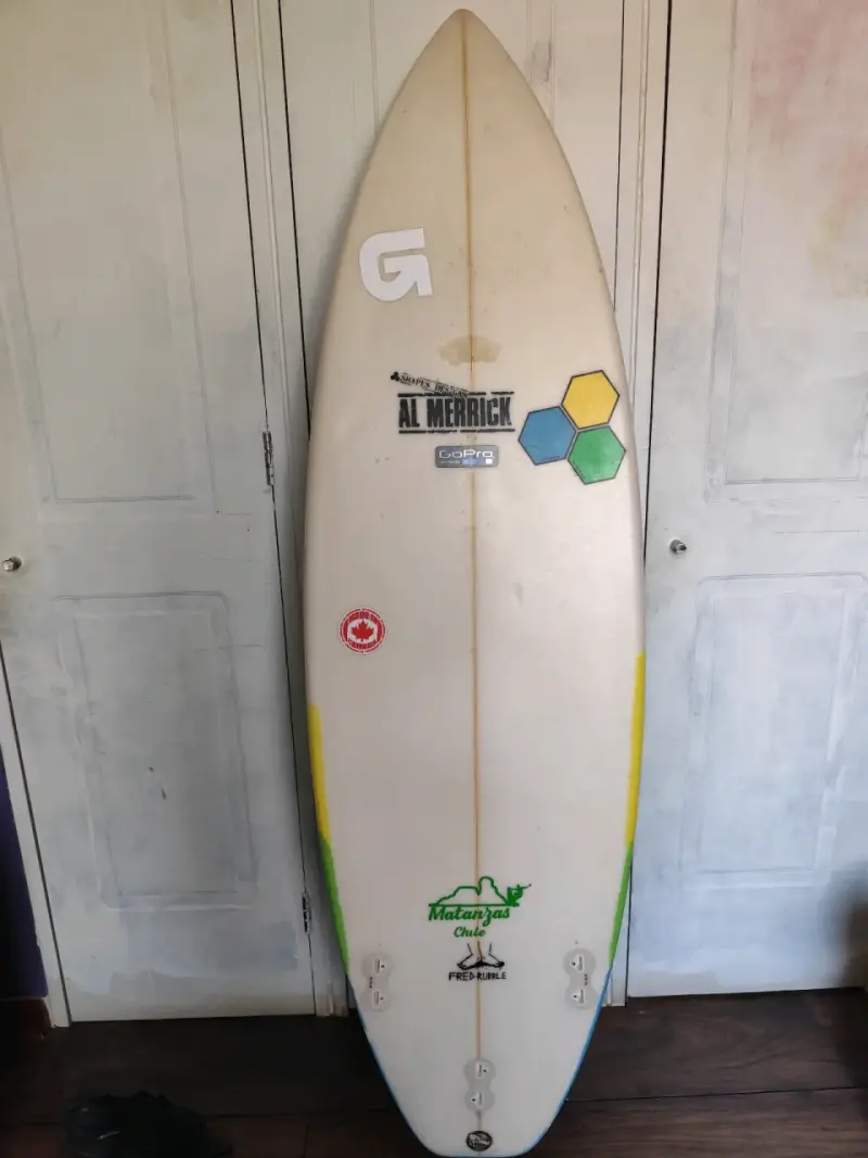 Tabla de surf Al Merrick con diseño colorido - 3