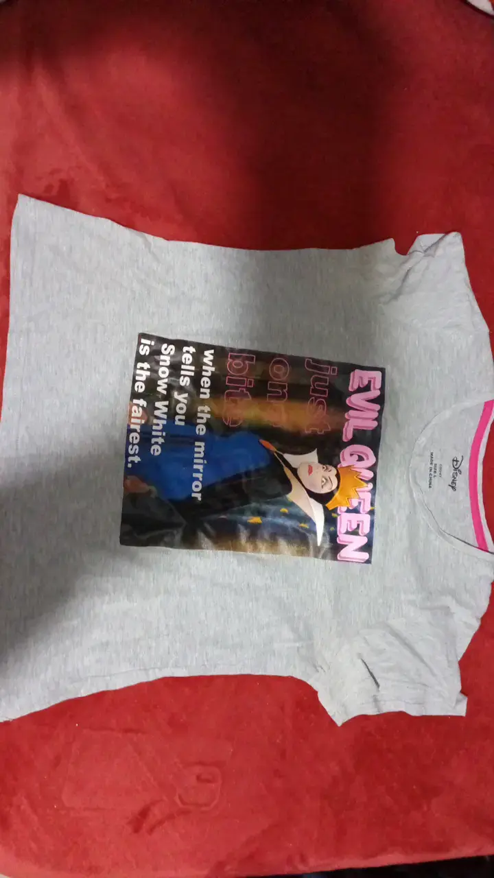 Polera gris Disney Evil Queen para mujer
