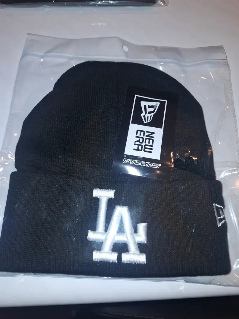 Gorro de lana negro Adidas y New Era - 2