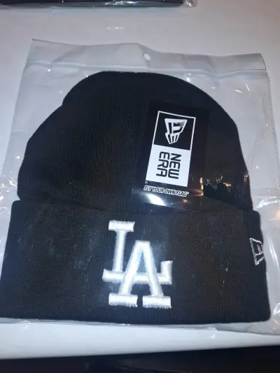 Gorro de lana negro Adidas y New Era - miniatura 2