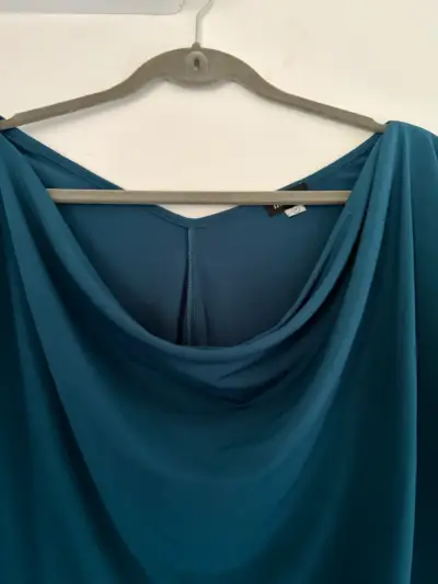 Blusa azul Malicia con cuello drapeado - miniatura 2
