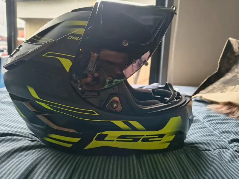 Casco de moto LS2 Challenger con visera - 1