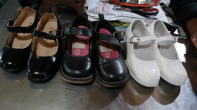 Zapato de charol y cuero n 27 $6000 cada par