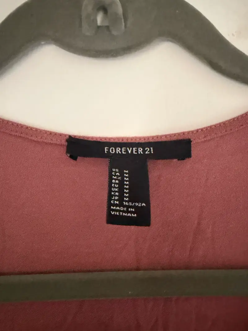 Vestido cruzado corto color rosa Forever 21 - 2