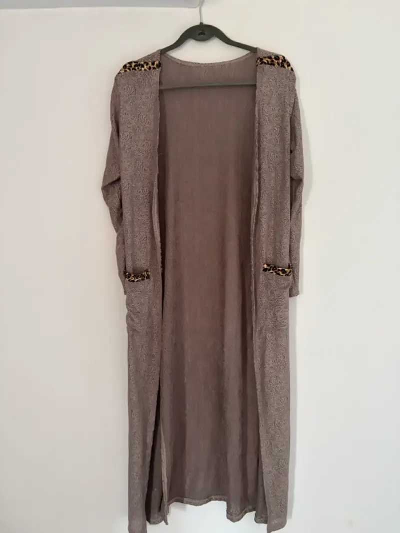 Kimono largo de encaje con detalles animal print - 1
