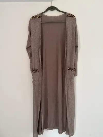 Kimono largo de encaje con detalles animal print - miniatura 1
