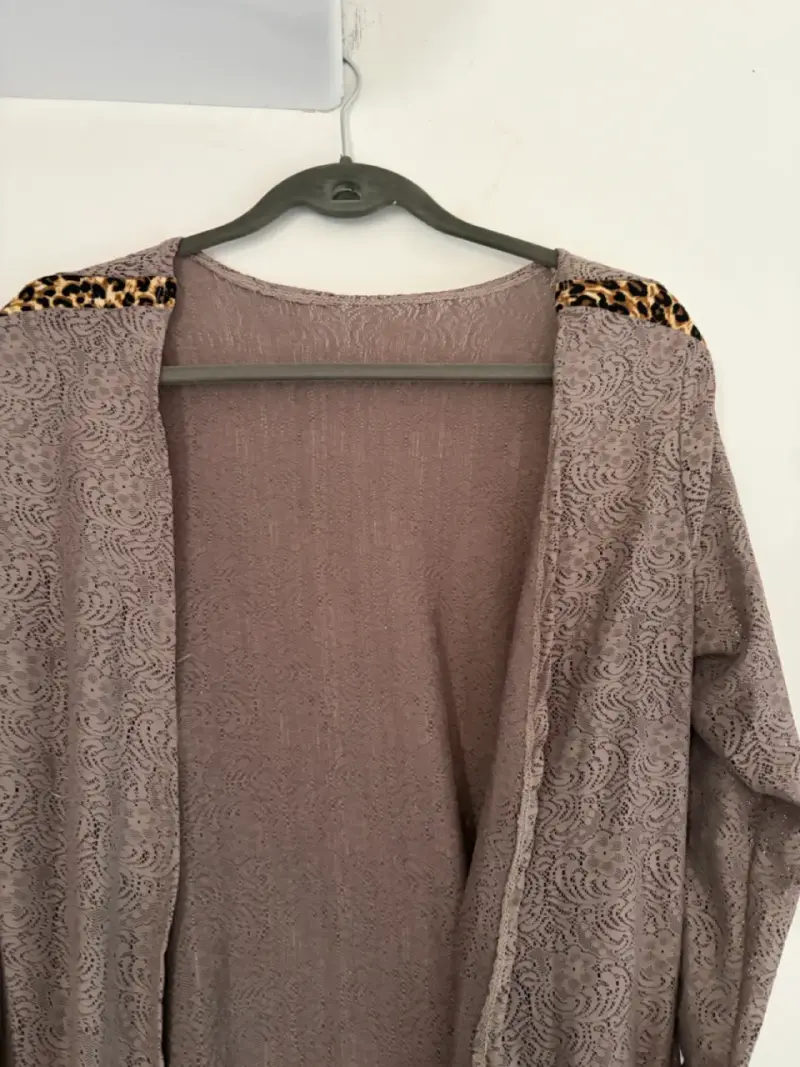 Kimono largo de encaje con detalles animal print - 3