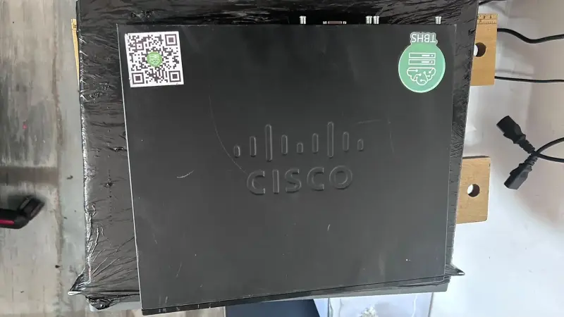 Router Cisco 1900 Series en buen estado - 2
