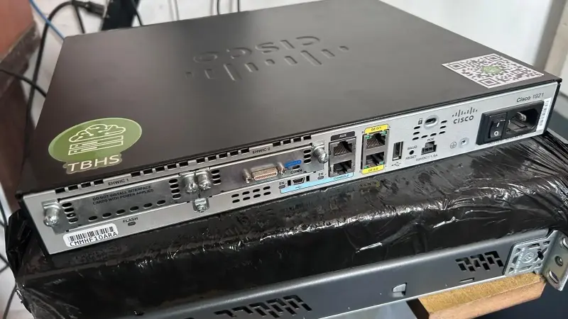 Router Cisco 1900 Series en buen estado - 3