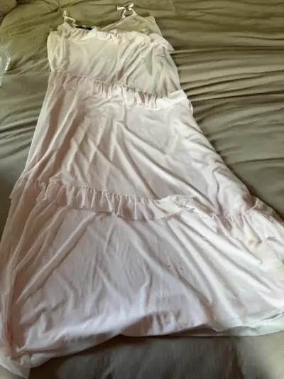 Vestido de noche rosa Primark con volantes - miniatura 1