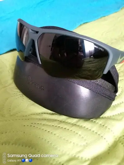 Gafas de sol deportivas Nike con estuche - miniatura 2