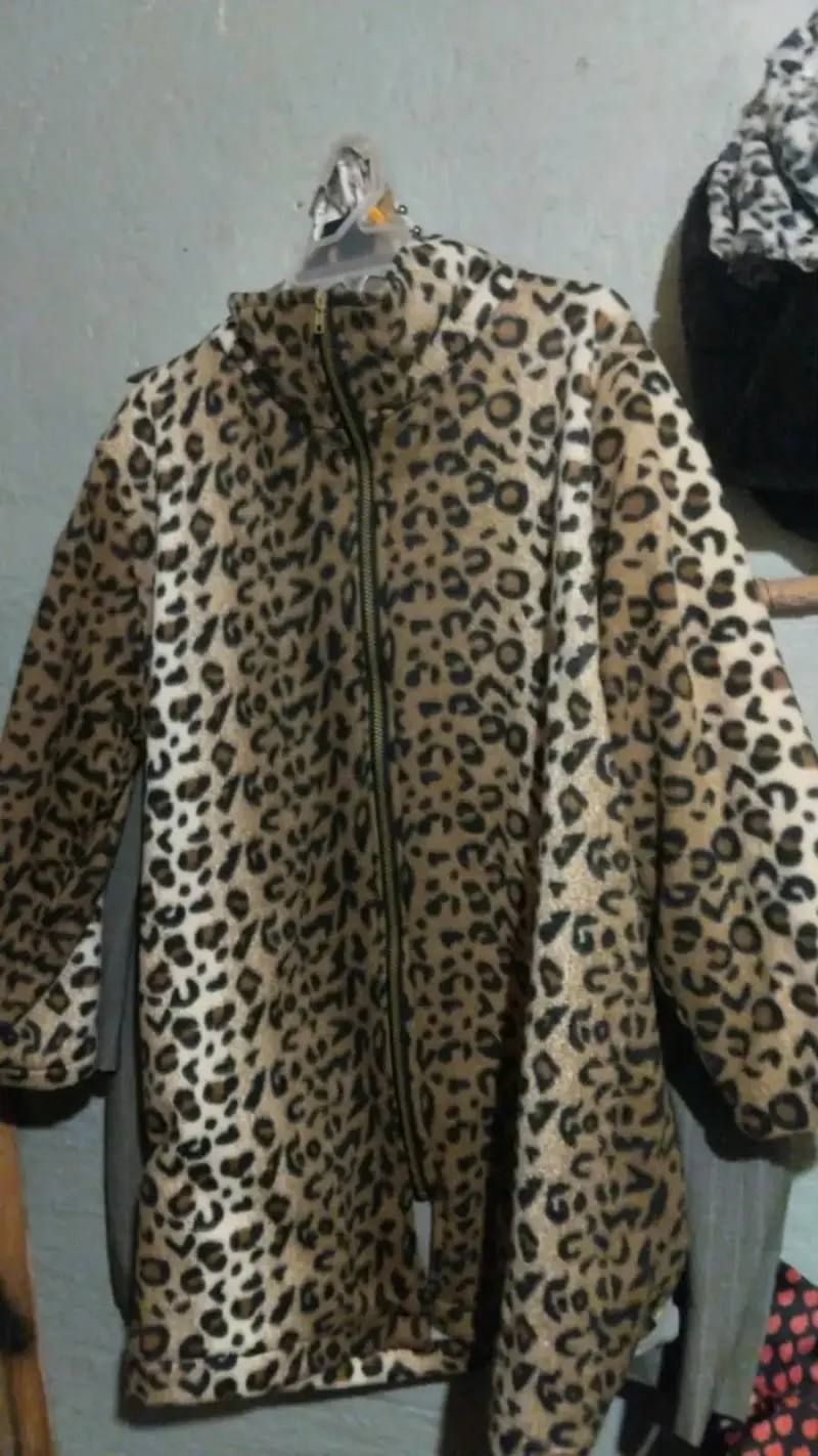 Abrigo de mujer con estampado de leopardo