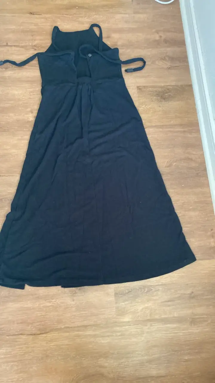 Vestido negro sin mangas para mujer - 2