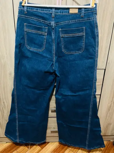 Jeans anchos de mezclilla azul para mujer - miniatura 2