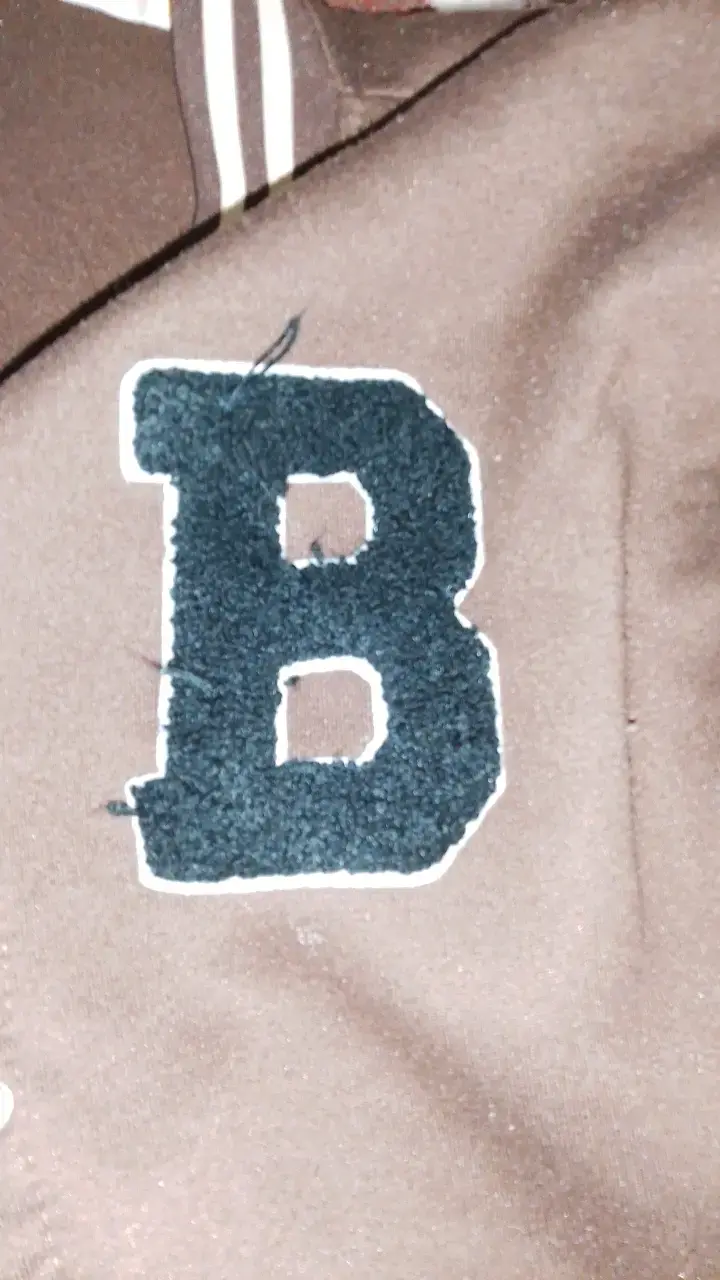 Chaqueta tipo varsity marrón con letra B - 4