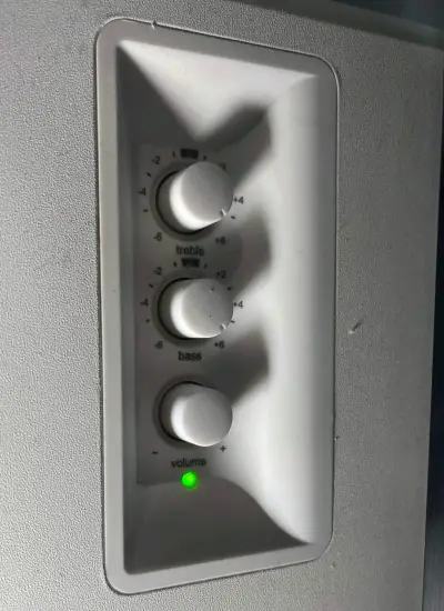 Parlante Edifier con control de tono - miniatura 1