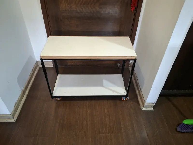 Mesa auxiliar con ruedas de metal y madera - 2