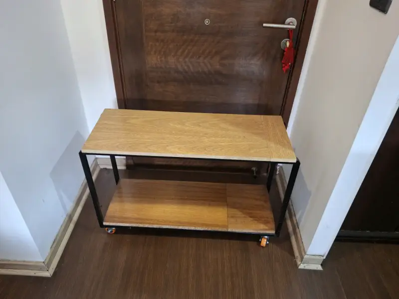 Mesa auxiliar con ruedas de metal y madera - 4