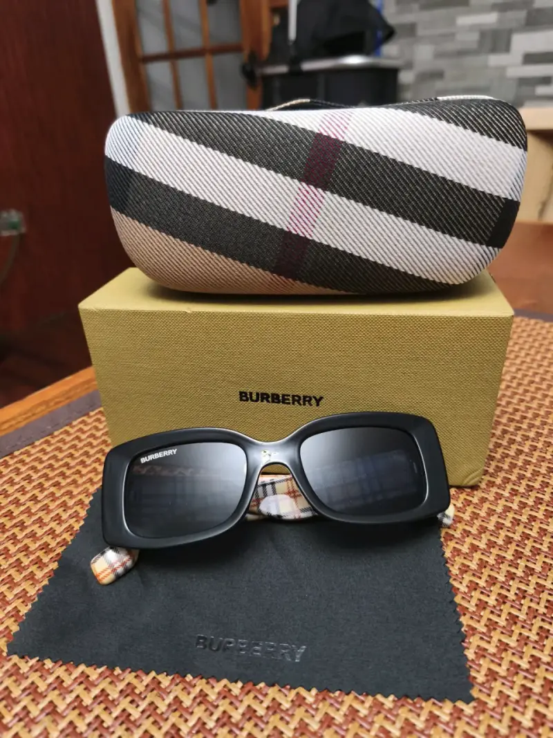 Gafas de Sol Burberry con Estuche