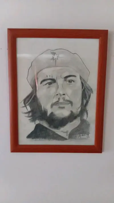 Retrato enmarcado de Che Guevara a lápiz - miniatura 1