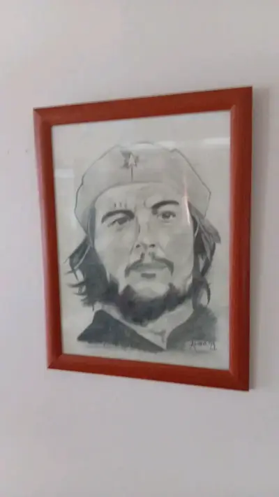 Retrato enmarcado de Che Guevara a lápiz - miniatura 2